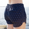 Short de bain - Bleu marine à motif pétales
