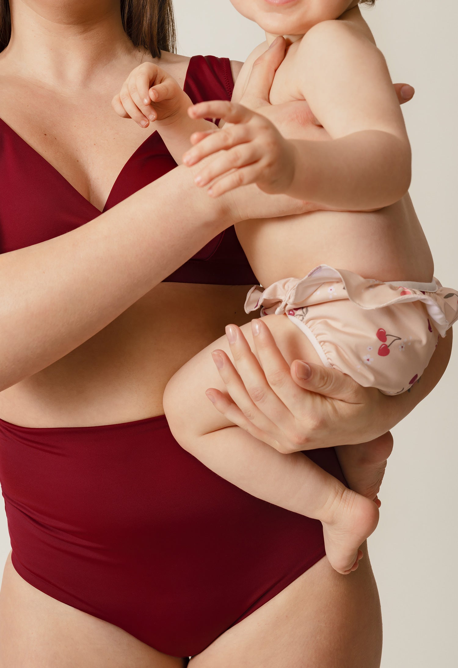 Couche de bain, volants cerise