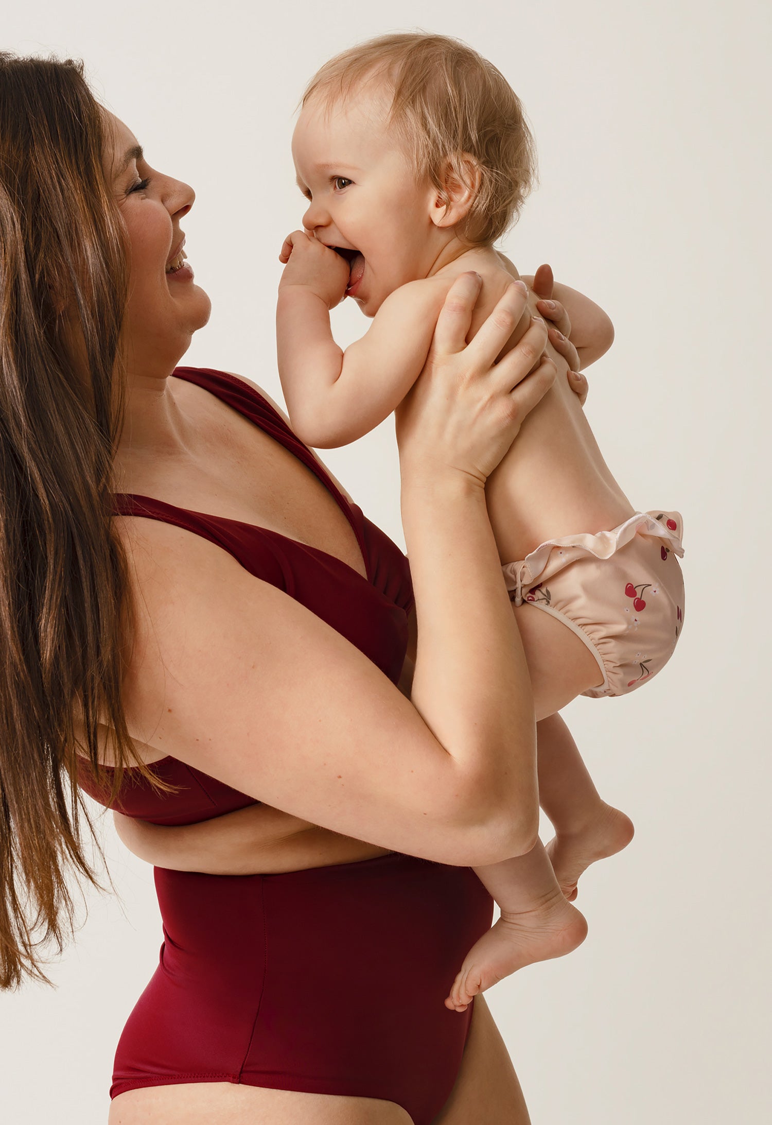 Couche de bain, volants cerise