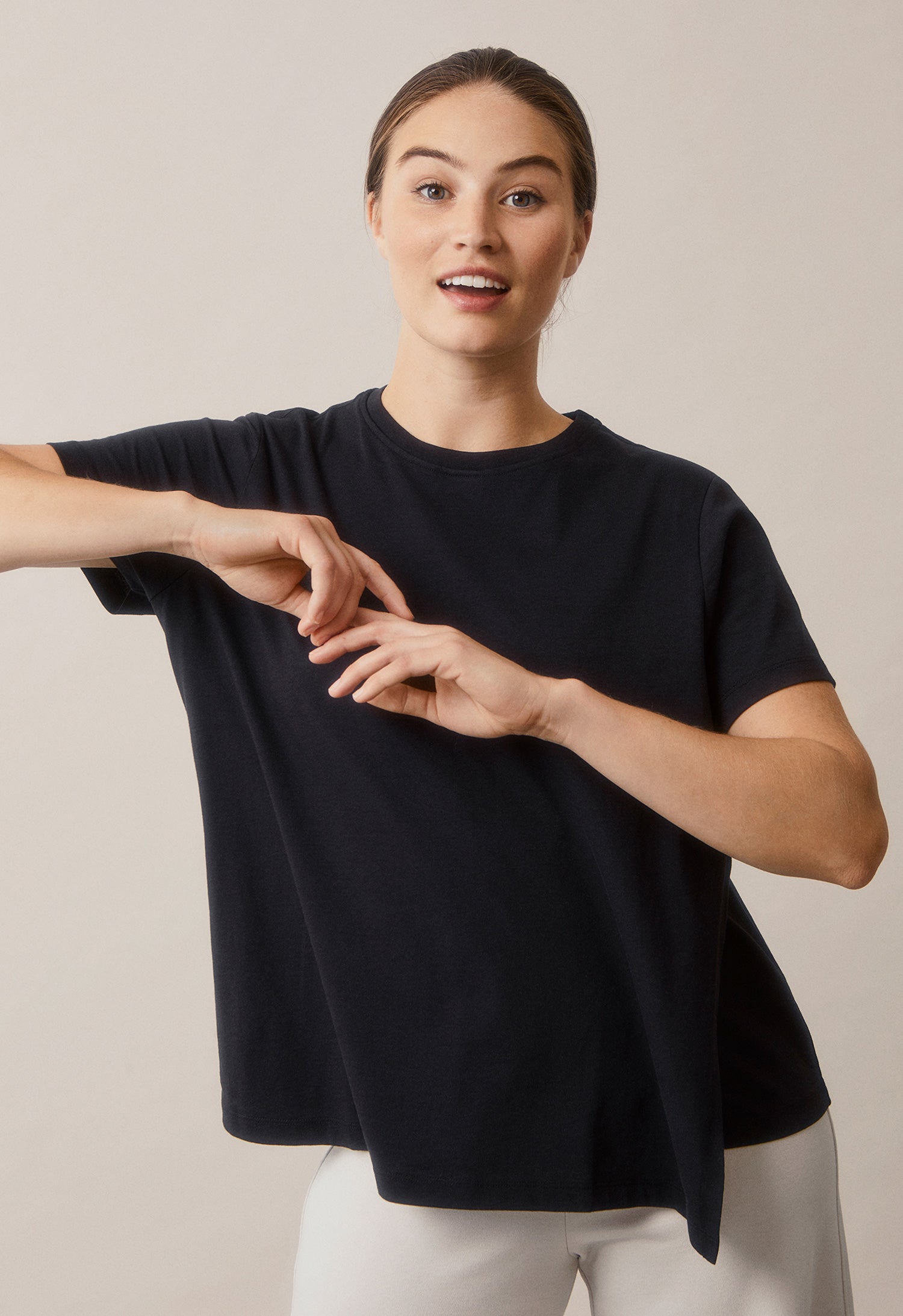 T-shirt de maternité avec ouverture d'allaitement - Noir - PRÉCOMMANDE — Expédition début février